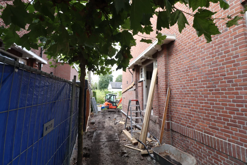 start sloop zijkant woning